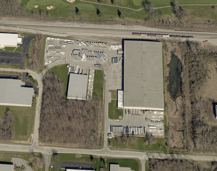 9501 Airport Dr, Fort Wayne, IN for lease - Building Photo - Image 1 of 1