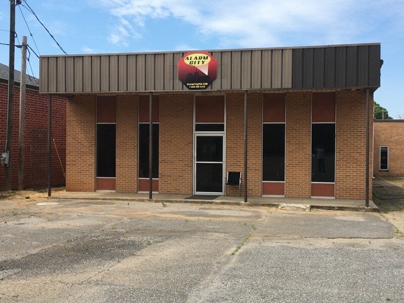 639 Oothcalooga St, Calhoun, GA 30701