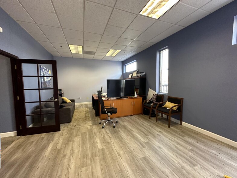 88 Tully Rd, San Jose, CA 95111 AMAZING INTERIORS, END UNIT MUST SEE