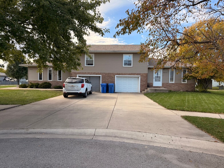 Two Duplex; Crown Point, IN portfolio of 2 properties for sale on LoopNet.com - Building Photo - Image 2 of 14