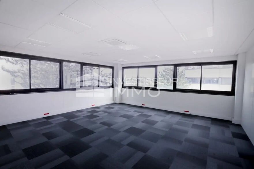 Office in Antony for lease - Interior Photo - Image 2 of 3