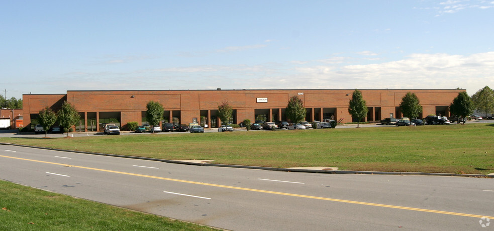 1300 Cobb International Dr, Kennesaw, GA for lease - Building Photo - Image 3 of 6