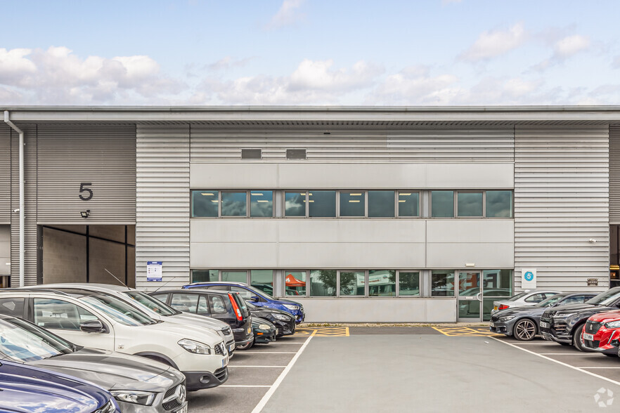 Cranes Farm Rd, Basildon for lease - Building Photo - Image 3 of 25