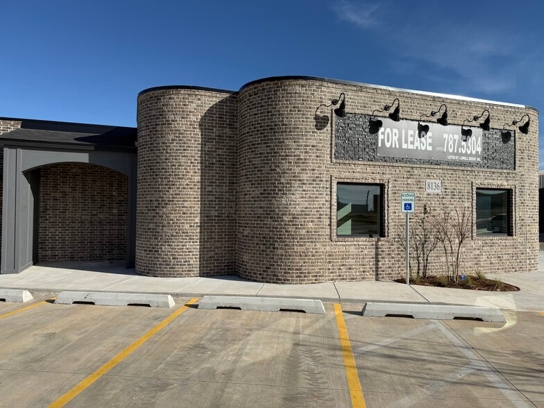 8136 Silver Crossing, Oklahoma City, OK for lease - Building Photo - Image 3 of 24