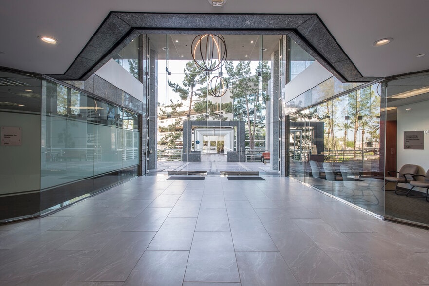 426 N 44th St, Phoenix, AZ for lease - Interior Photo - Image 3 of 11