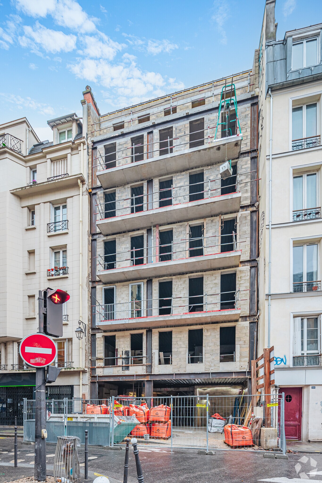 21 Rue Des Fontaines Du Temple, Paris for lease Primary Photo- Image 1 of 2