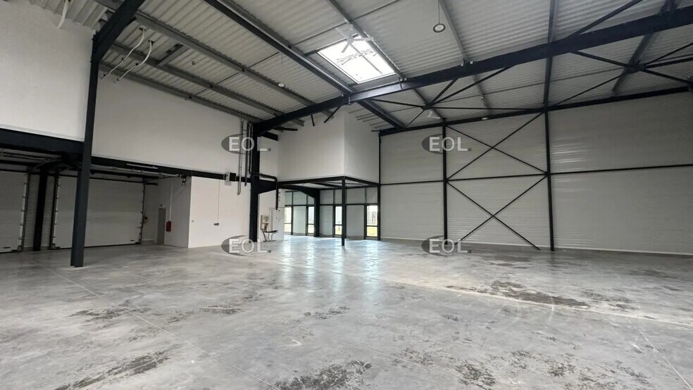 Flex in Ferrières-en-Brie for lease - Building Photo - Image 3 of 9