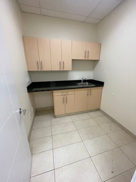 6941 Ellerslie Rd Sw, Edmonton, Ab, Edmonton, AB for lease - Building Photo - Image 3 of 8