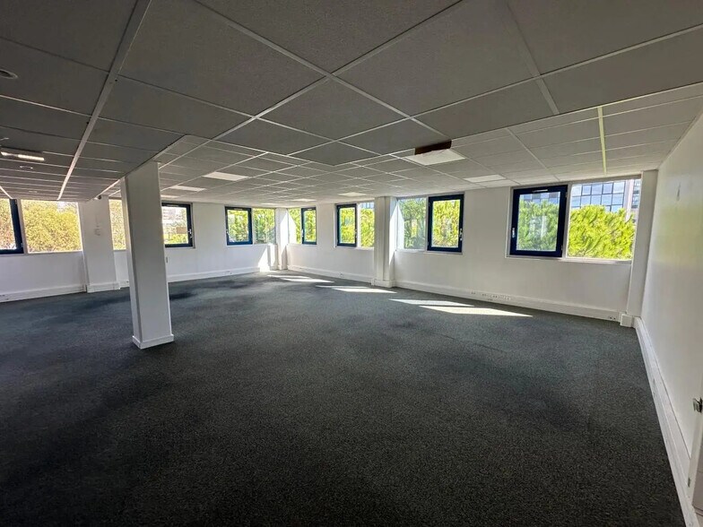 Office in Nice for lease - Interior Photo - Image 3 of 10