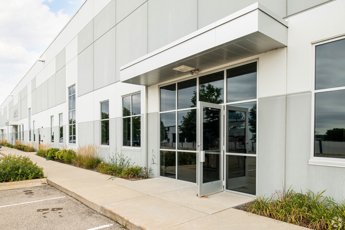 22 Transport Ct, Madison, WI 53704 Office for Lease