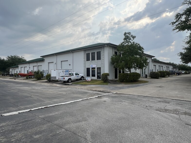 1506-1634 Old Daytona Cir, Deland, FL for lease - Building Photo - Image 2 of 8