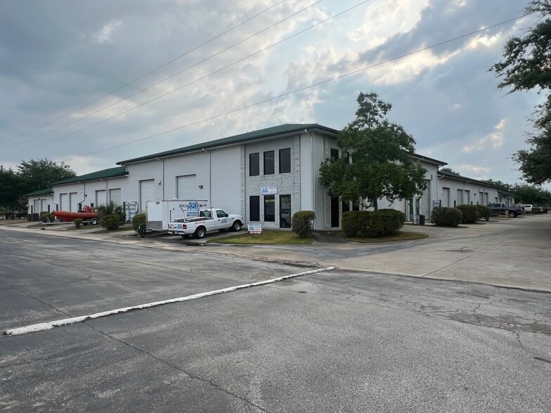 1506-1634 Old Daytona Cir, Deland, FL for lease - Building Photo - Image 3 of 10