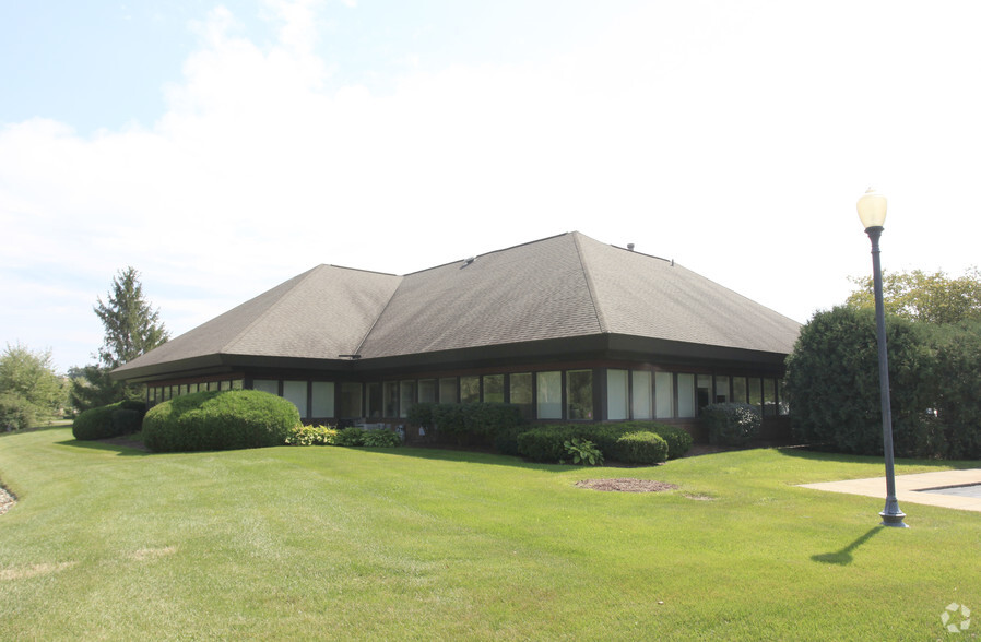 520 Park Place Cir, Mishawaka, IN for lease - Primary Photo - Image 1 of 12