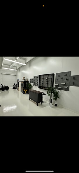 516 Commerce Way E, Jupiter, FL for lease - Building Photo - Image 2 of 5