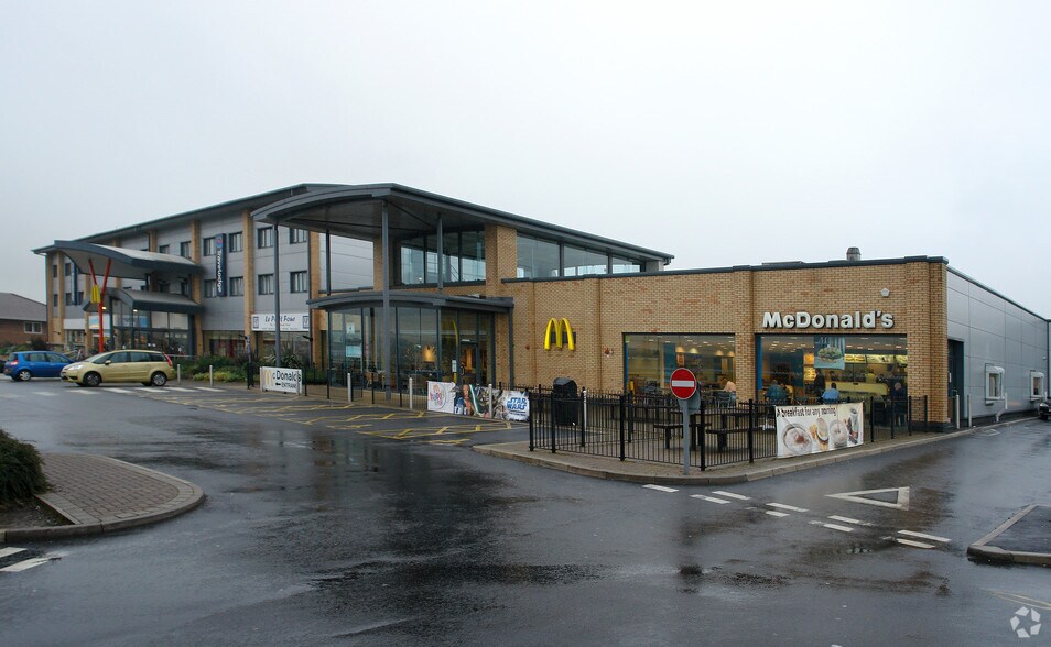 Blackburn With Darwen Services, Darwen for lease - Primary Photo - Image 1 of 3