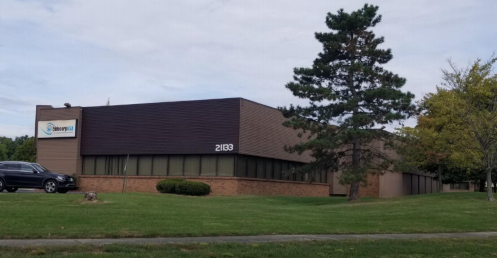 21133 Bridge St, Southfield, MI 48033