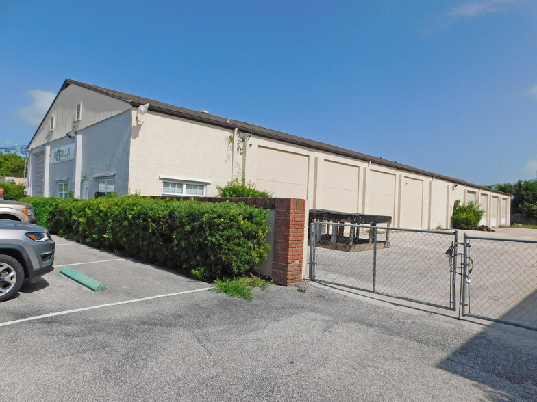 128 Tomahawk Dr, Indian Harbour Beach, FL for lease - Building Photo - Image 1 of 20