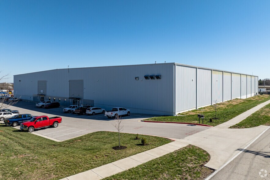 2135 E Turner, Springfield, MO for sale - Primary Photo - Image 1 of 1