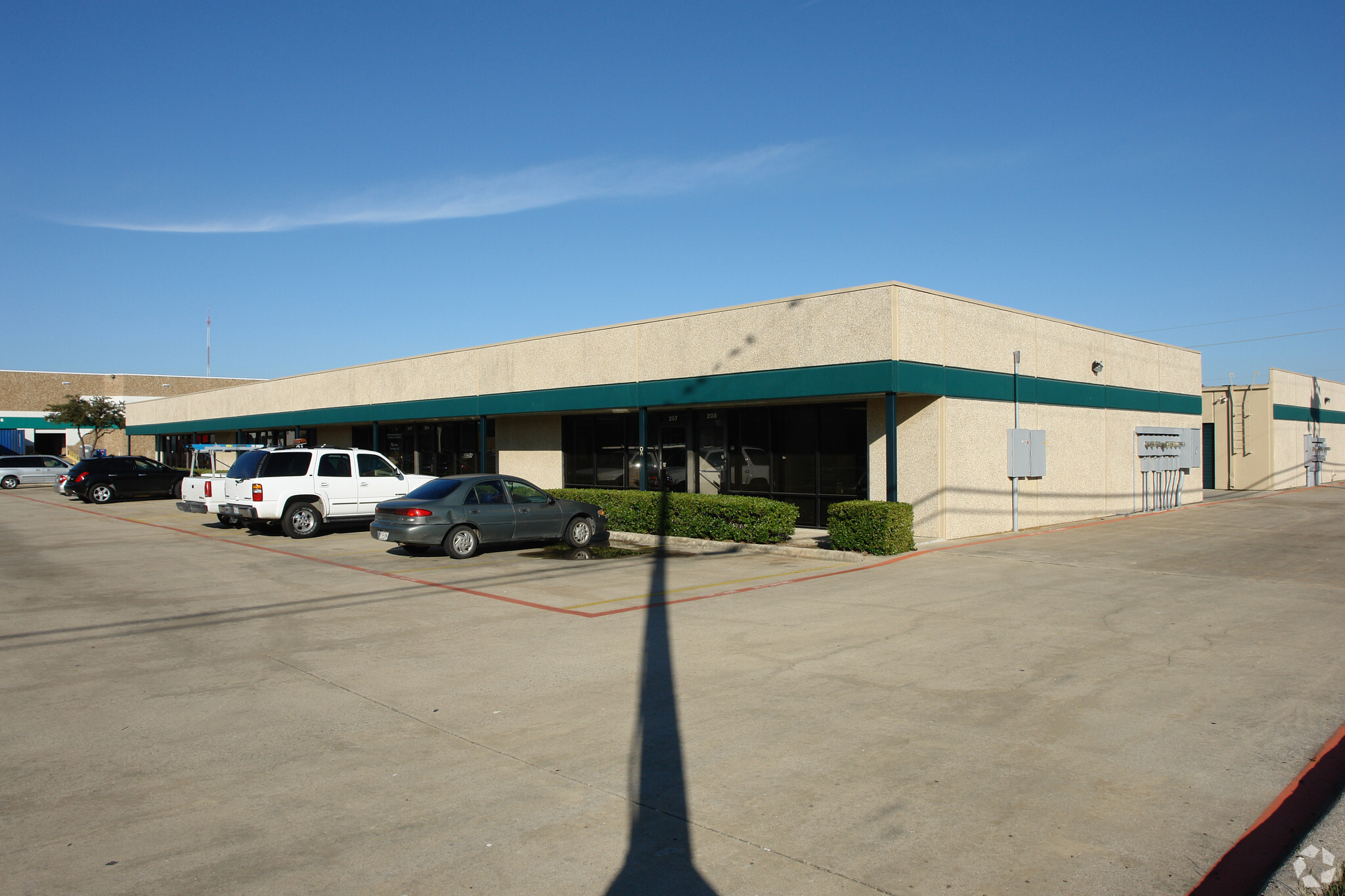 1411 Lemay Dr, Carrollton, TX for lease Primary Photo- Image 1 of 10