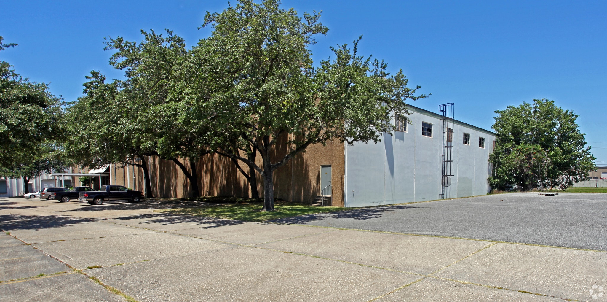 155 Brookhollow Esplanade, New Orleans, LA for sale Primary Photo- Image 1 of 1