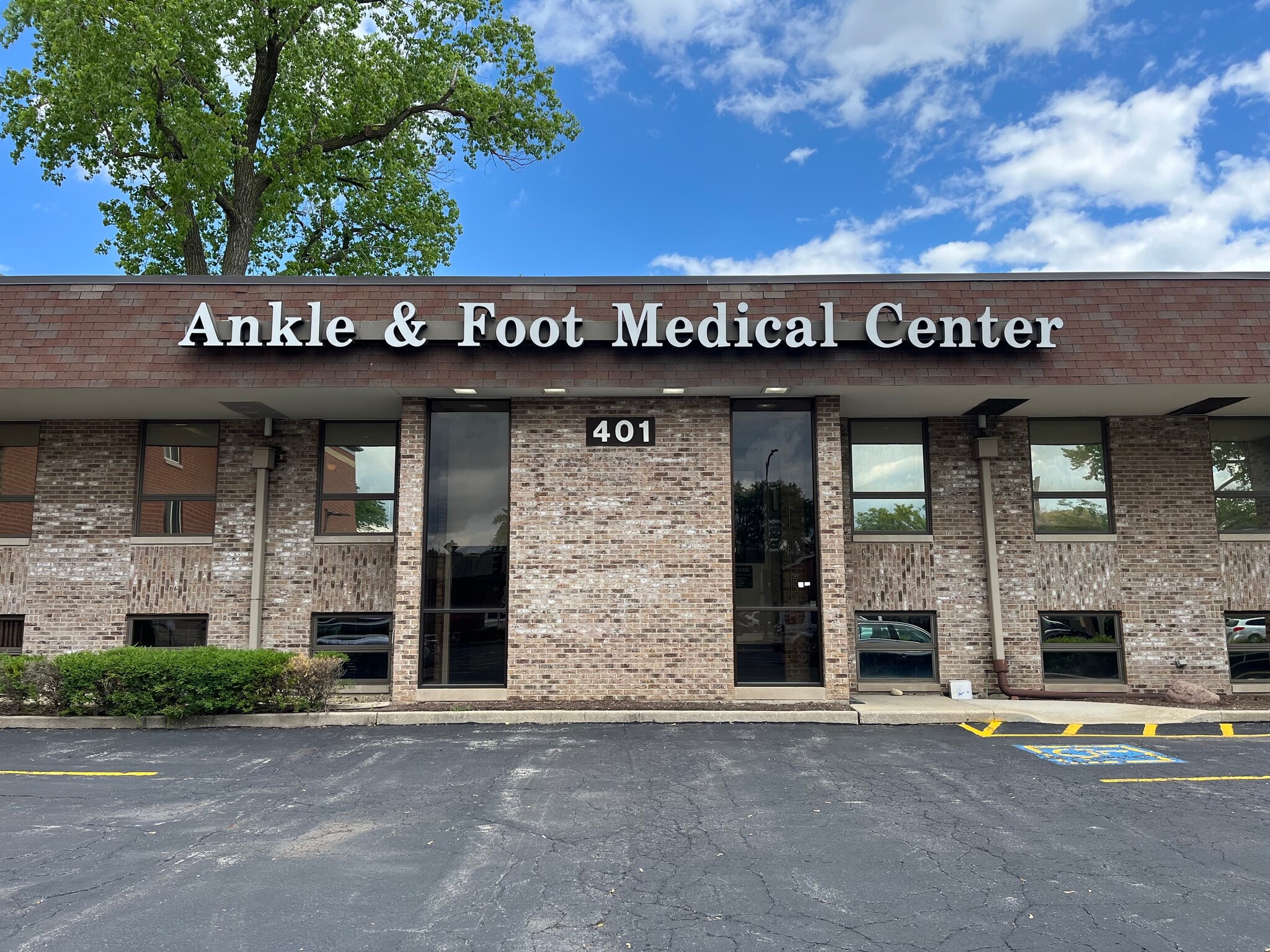 401 N York Rd, Elmhurst, IL for lease Building Photo- Image 1 of 1