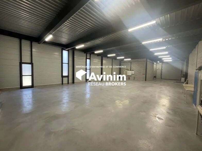 Industrial in Rousset for sale - Interior Photo - Image 3 of 8