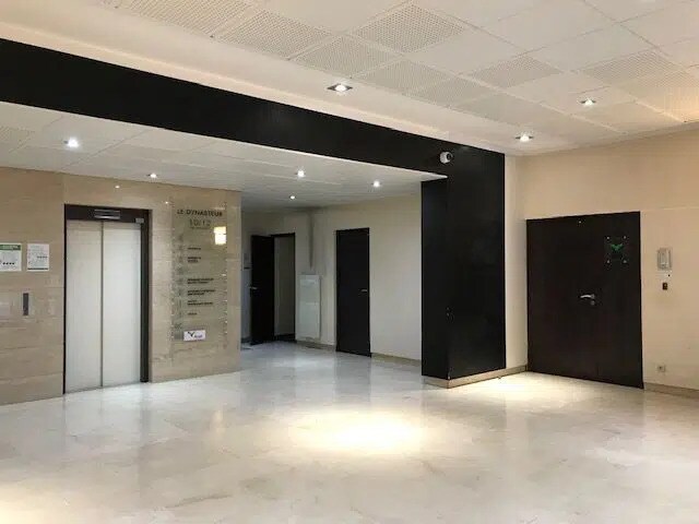 Flex in for lease - Lobby - Image 3 of 3