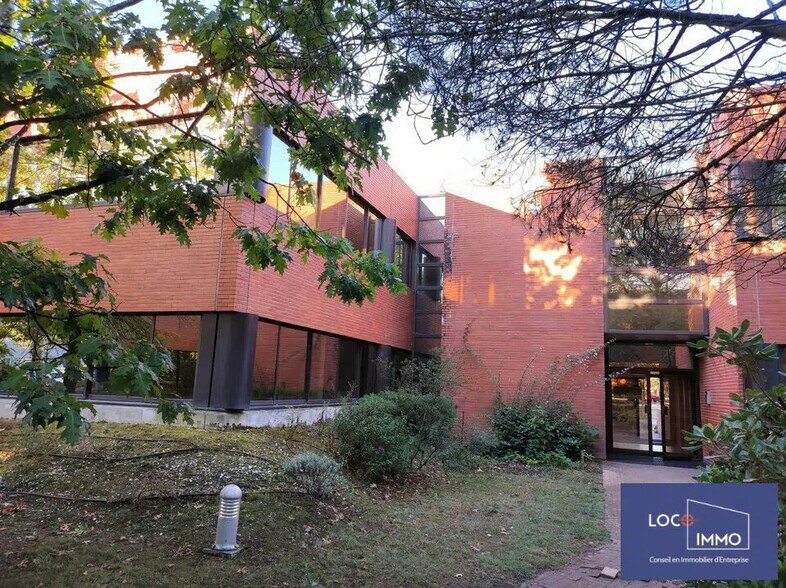 Office in Mérignac for lease - Building Photo - Image 2 of 3