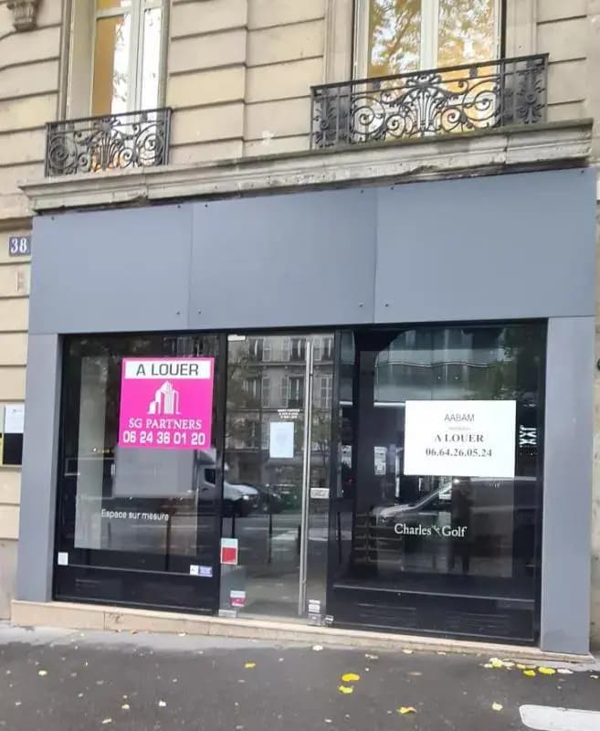 Retail in Paris for lease Building Photo- Image 1 of 4
