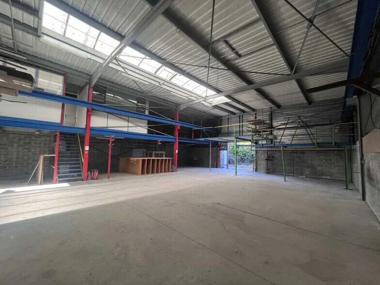 Flex in Artigues-près-Bordeaux for lease - Interior Photo - Image 1 of 6