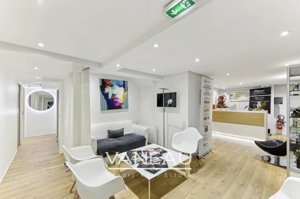 Paris, PAR 75009 - Unit 02 -  - Interior Photo - Image 1 of 8