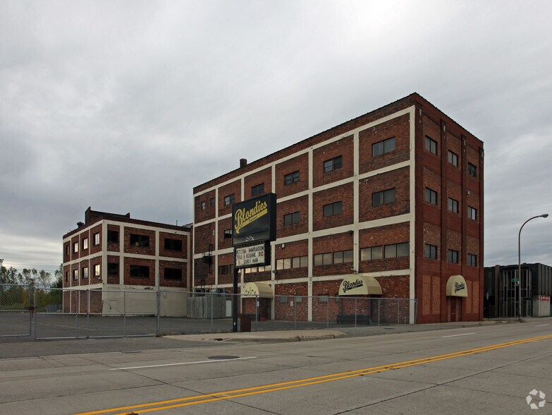 2281 W Fort St, Detroit, MI for lease - Image 1 of 4