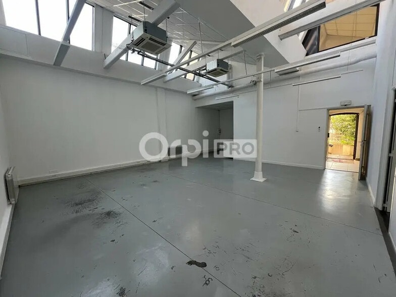 Office in Lyon for lease - Interior Photo - Image 3 of 9