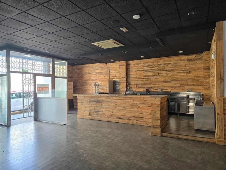 Retail in Amposta, Tarragona for lease - Interior Photo - Image 3 of 13