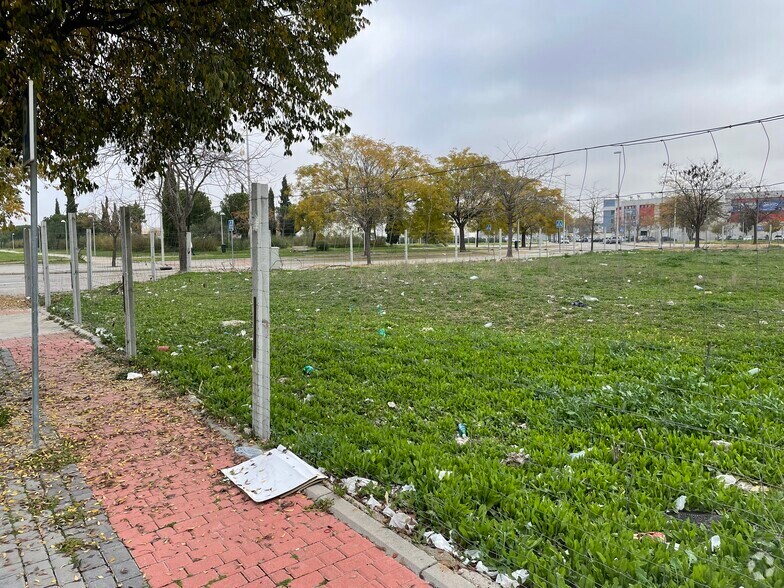 Calle de Berzosa de Lozoya, 9, Madrid, Madrid for sale - Building Photo - Image 2 of 2