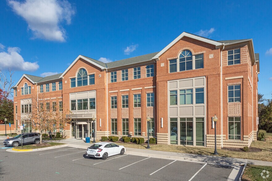 6400 Beulah St, Alexandria, VA 22310