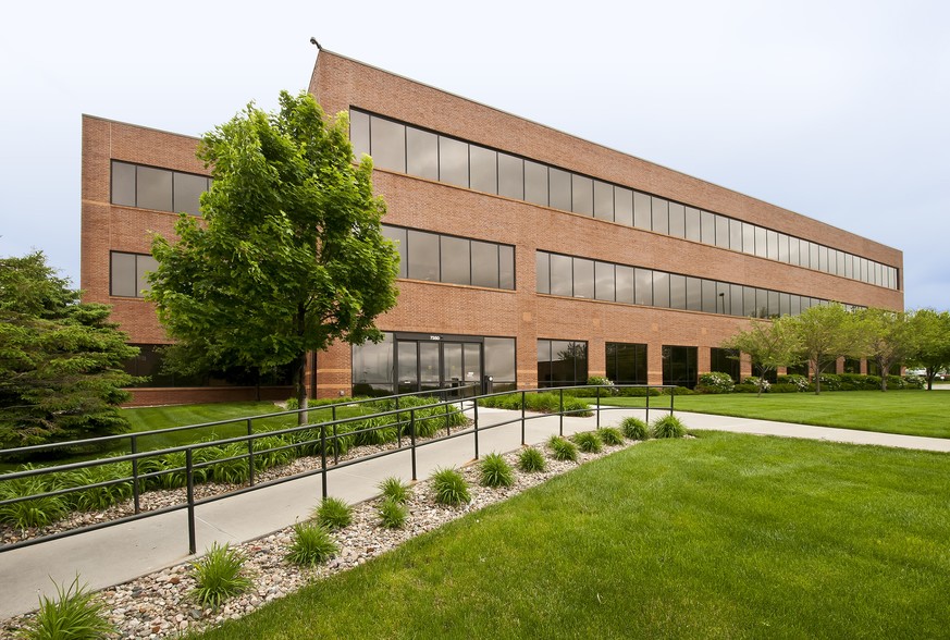 7350 World Communications Dr, Omaha, NE for sale - Building Photo - Image 1 of 1