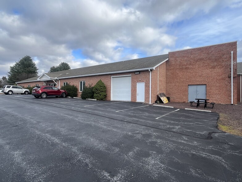 4 Kacey Ct, Mechanicsburg, PA for sale - Building Photo - Image 2 of 3