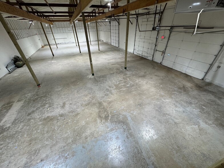 415 S Kansas Ave, Olathe, KS for lease - Building Photo - Image 2 of 22