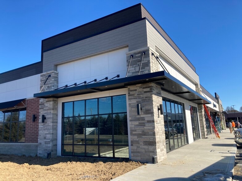 10470 Olio Rd, Fortville, IN for lease - Building Photo - Image 3 of 17