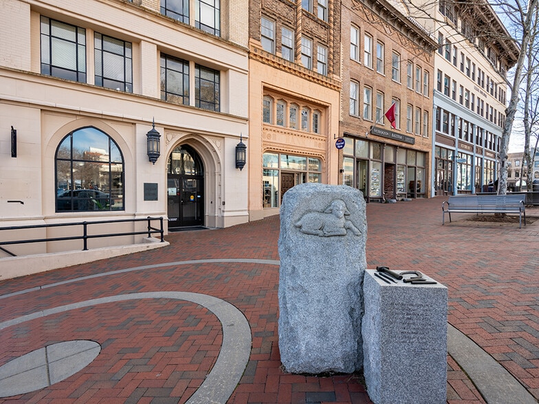 22 S Pack Sq, Asheville, NC for lease - Building Photo - Image 1 of 18