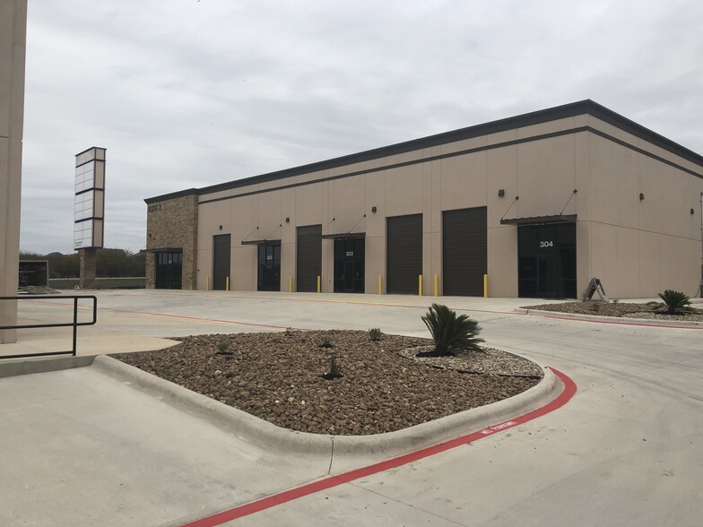 9012 FM 1976, Converse, TX for lease - Building Photo - Image 1 of 8