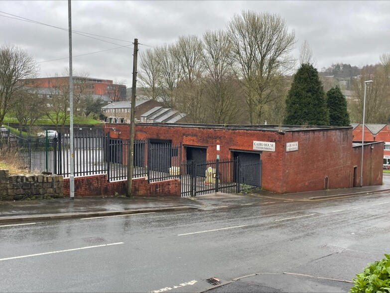 Greenacres Rd, Oldham for lease - Primary Photo - Image 1 of 2