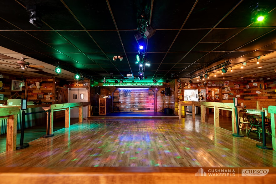 2000 Midway Mall, Elyria, OH for sale - Interior Photo - Image 3 of 11