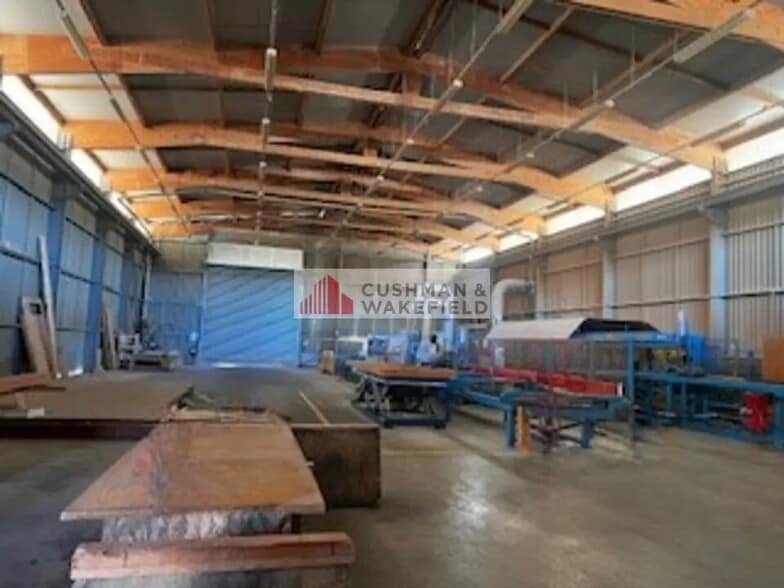 Flex in Remoulins for lease - Interior Photo - Image 2 of 3