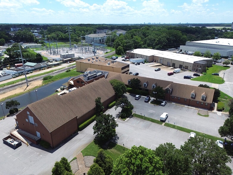 5809 Ward Ct, Virginia Beach, VA for sale - Building Photo - Image 2 of 6