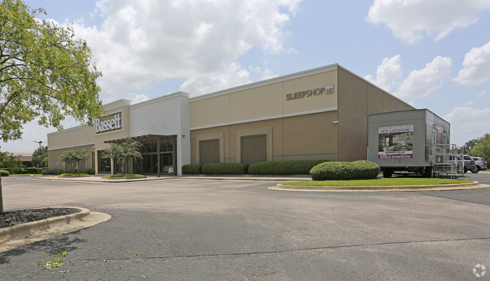 17955 North Fwy, Houston, TX for lease - Building Photo - Image 2 of 9