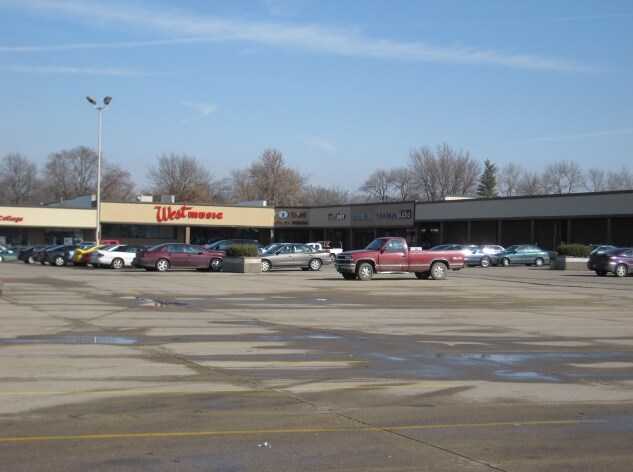 6322 University Ave, Cedar Falls, IA for sale - Primary Photo - Image 1 of 1