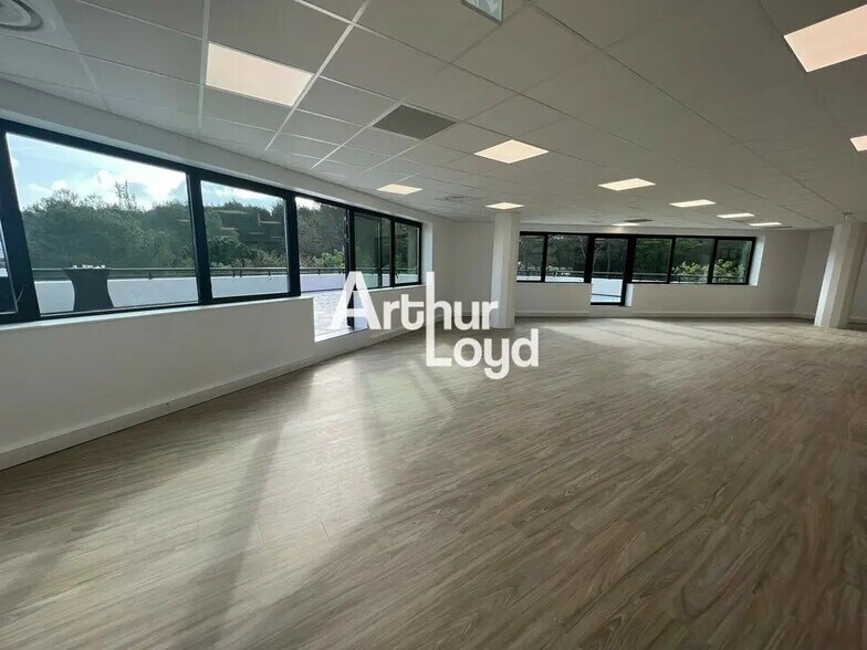 Office in Valbonne for lease - Building Photo - Image 3 of 12