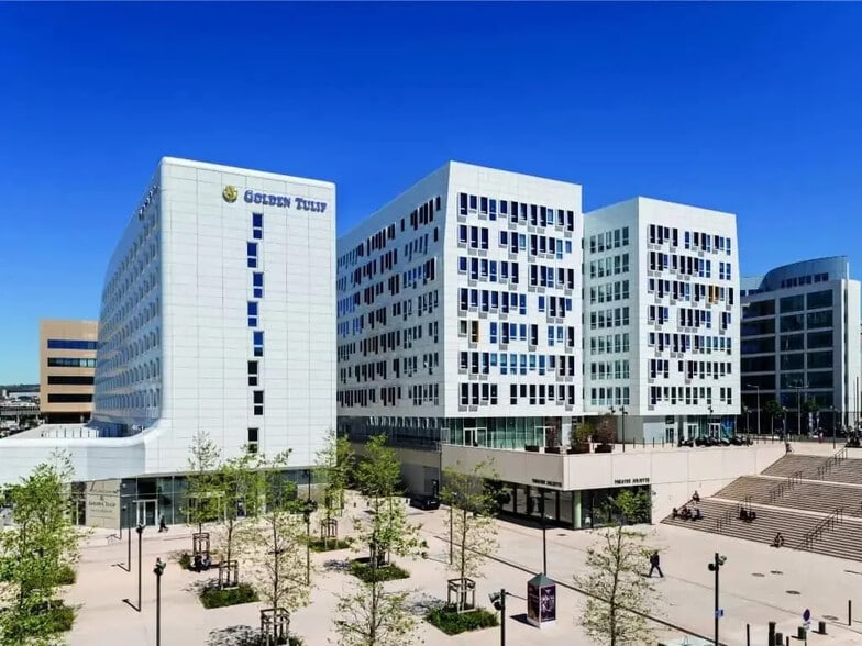 Office in Marseille for lease - Building Photo - Image 2 of 3